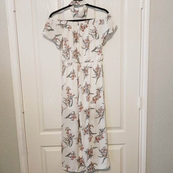 Sienna Sky Pants - Sienna Sky Floral Jumpsuit with High Neck Details Size XS